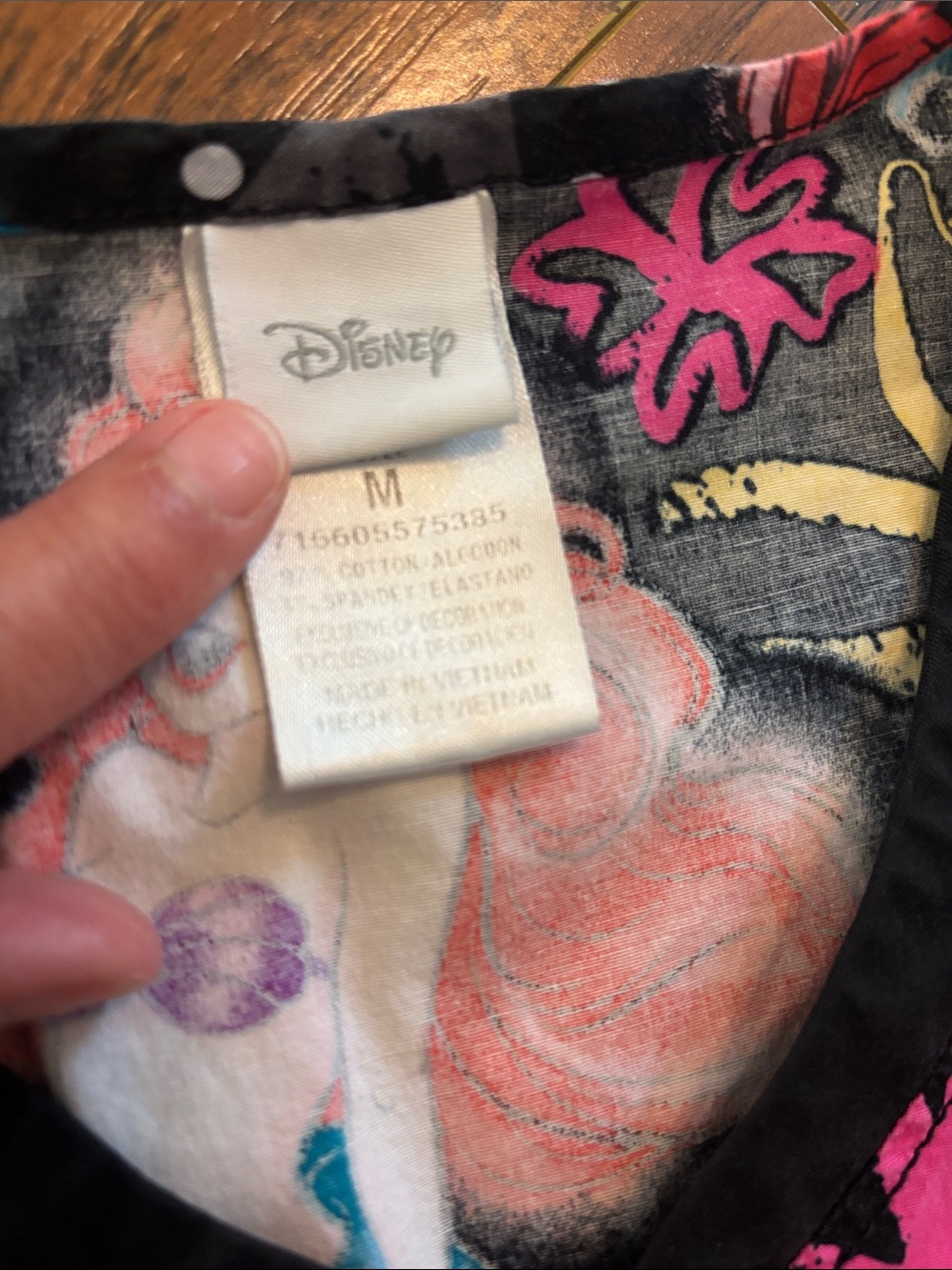 Disney Bundle lot of 2 scrub top both size M no flaws lion king little mermaid - Picture 9 of 9